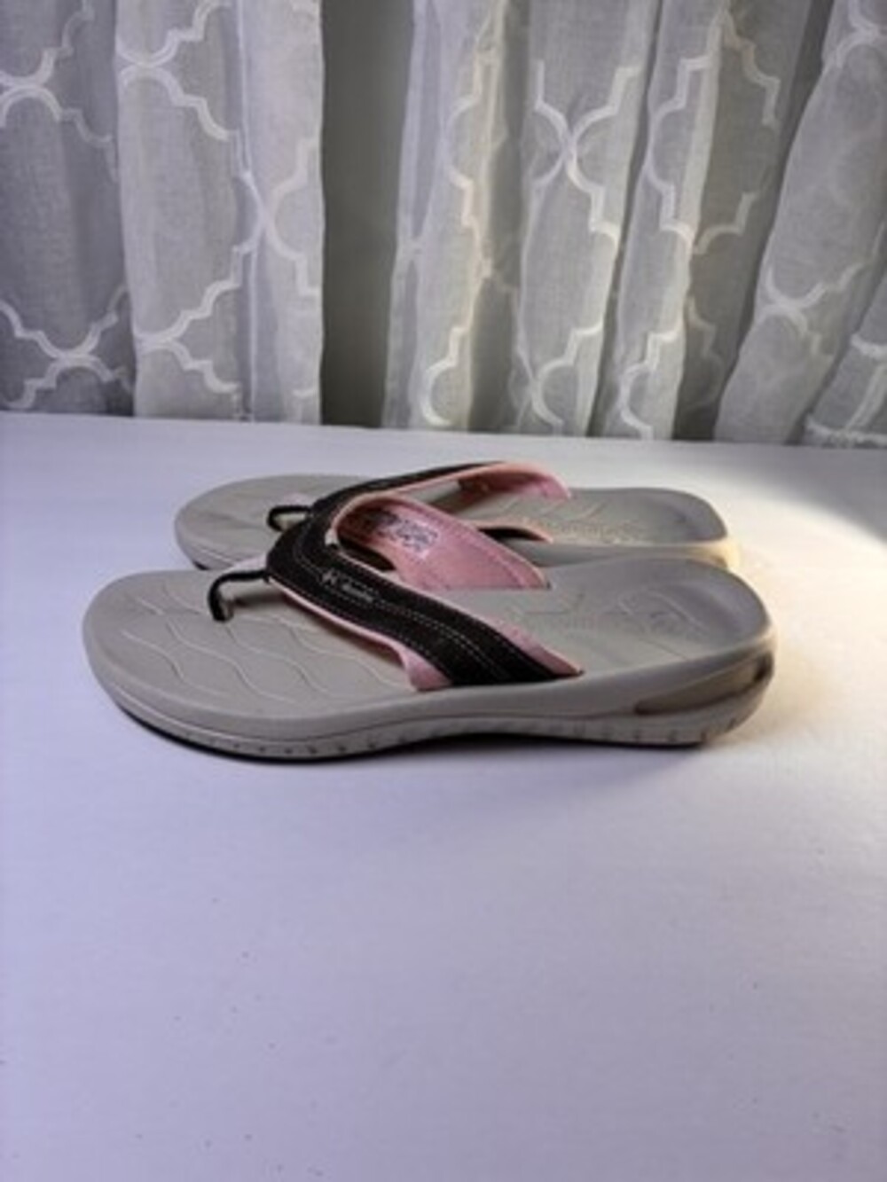 Columbia Flip flops Girls Size 4 Youth Sandals Pink And Brown